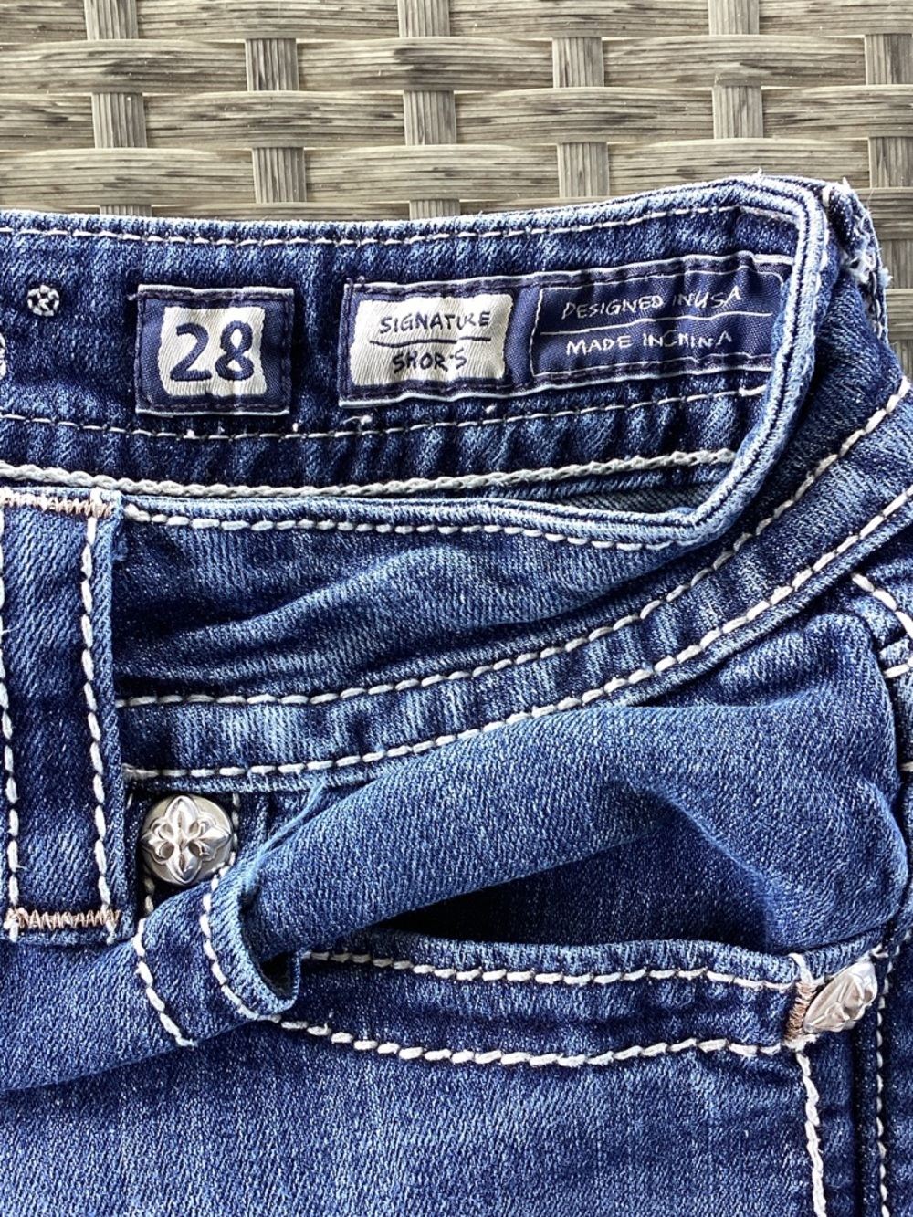 Miss Me Dark Blue Rolled Hem Denim Shorts Gorgeous Back Pockets Size 28 - Picture 10 of 11
